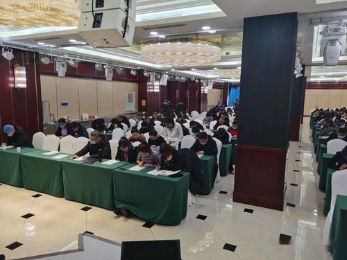 市餐饮服务食品安全从业人员业务培训班在准旗首站召开